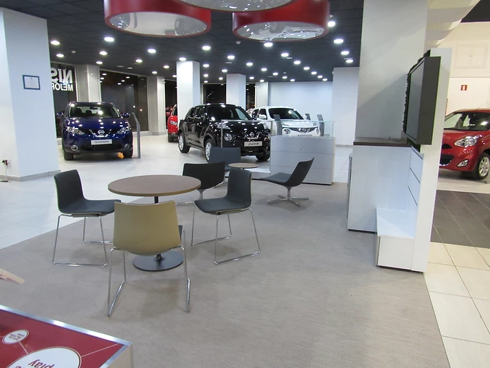 Adecuación interior de exposición Nissan en Gran Canaria