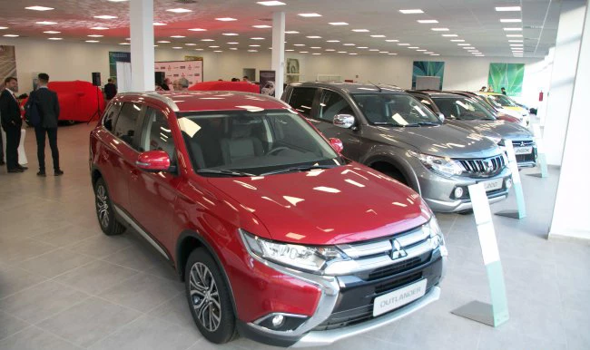 Adecuación interior de concesionario Mitsubishi en Gran Canaria