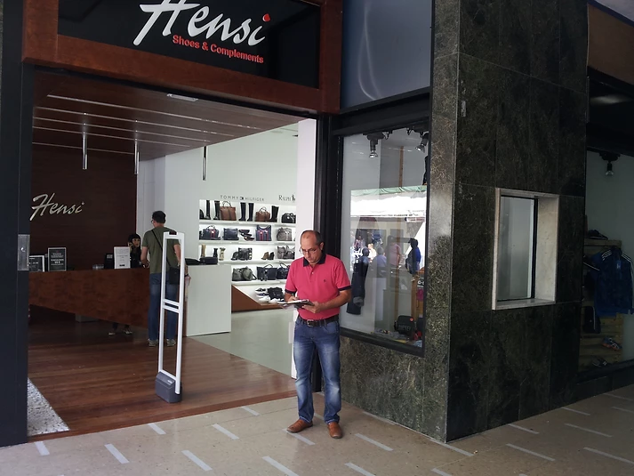 Adecuación interior de Tienda Hensi en Gran Canaria